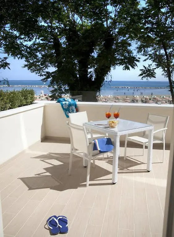 Marina Beach Suite Hotel